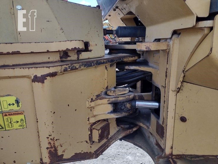 2011-caterpillar-525c-image-24