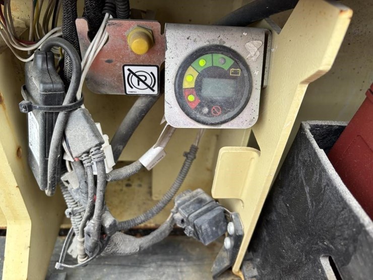 2010-jlg-2632es-image-11