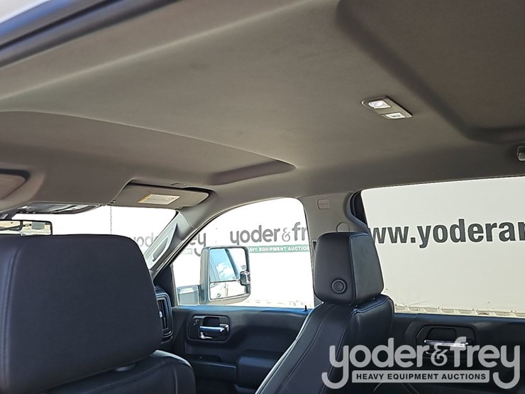 2022-chevrolet-2500hd-image-21