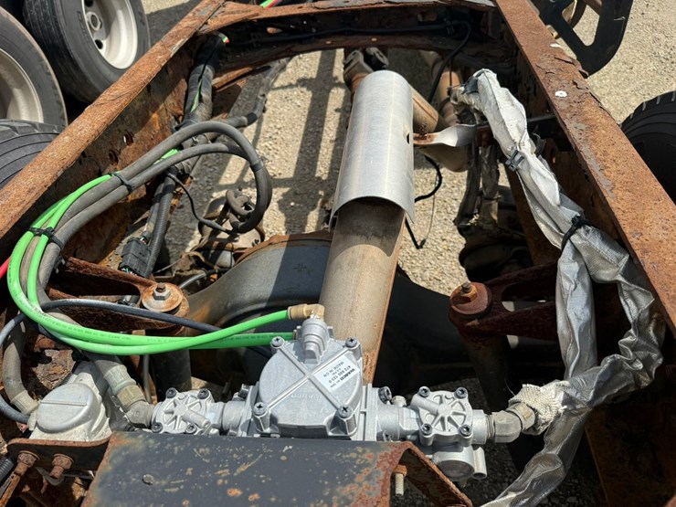 #1174-•-2015-freightliner-cab-and-chassis-image-43