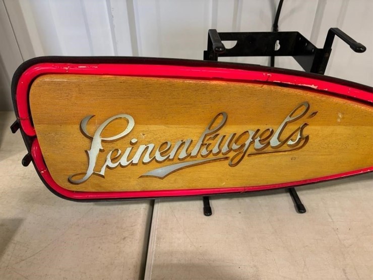 leinenkugel's-paddle-neon-sign-image-2