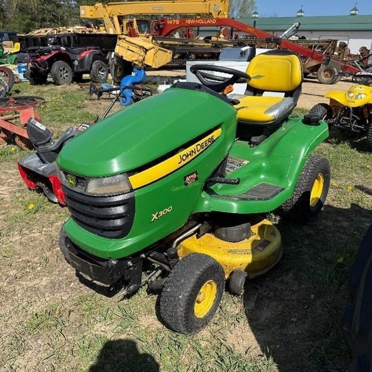 JOHN DEERE X300