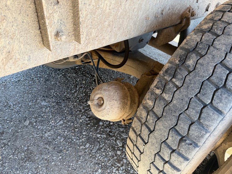 1995-mack-cl713-image-36