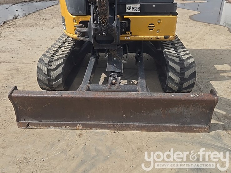 2019-deere-35g-image-24