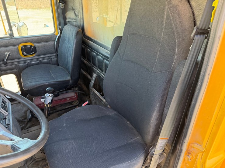 1995-mack-cl713-image-42