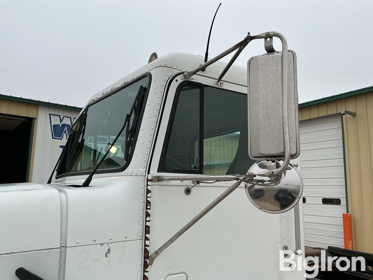 1995-freightliner-fld112-image-12