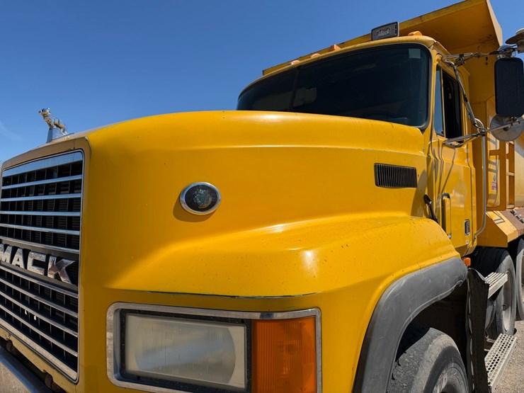 1995-mack-cl713-image-10