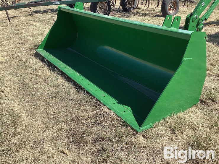 2016-john-deere-8-image-1