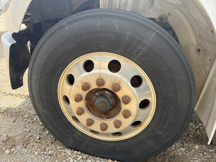 #1174-•-2015-freightliner-cab-and-chassis-image-63