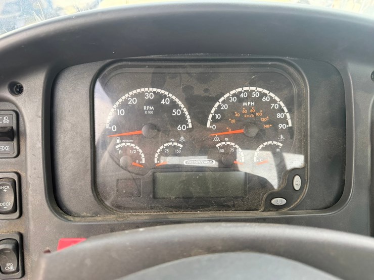 #1174-•-2015-freightliner-cab-and-chassis-image-61