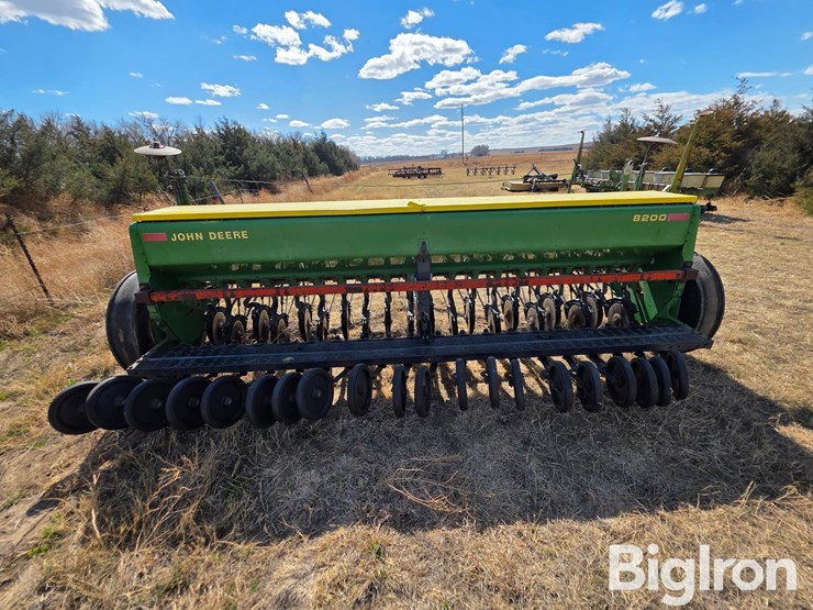 john-deere-8200-image-6