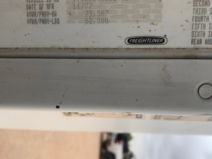 2008-freightliner-columbia-120-image-15