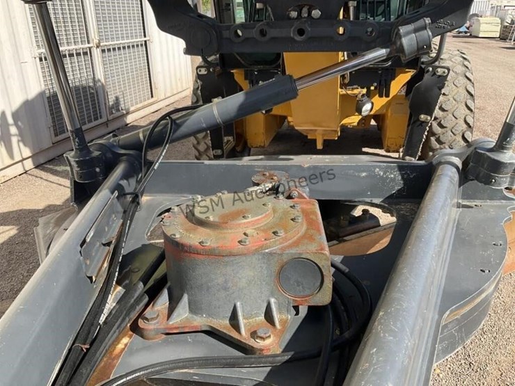 2011-deere-672g-image-14