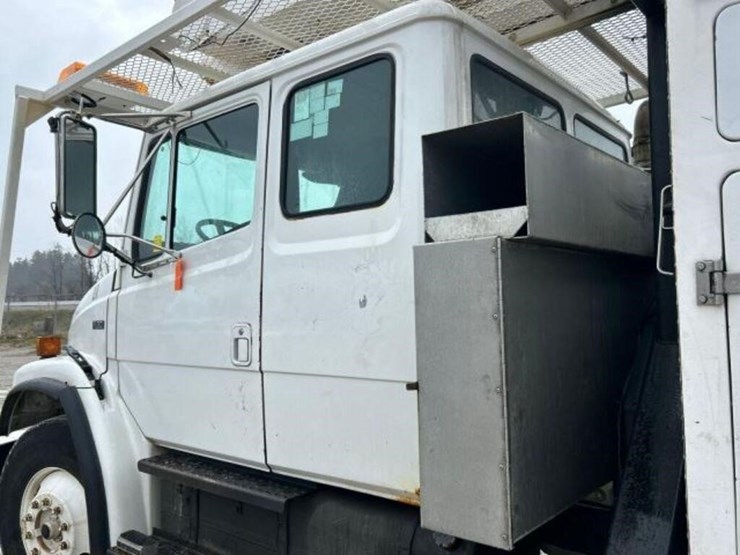2004-freightliner-fl80-image-99