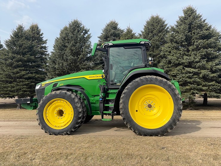 2022-john-deere-8r-370-image-8