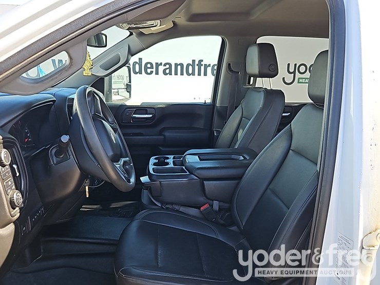 2022-chevrolet-2500hd-image-25