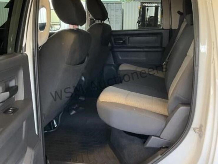 2012-dodge-3500-image-26