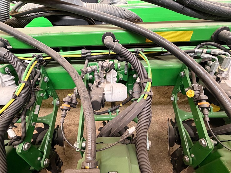 2024-john-deere-db66-image-29