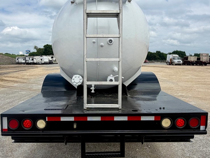 2002-peterbilt-330-image-6