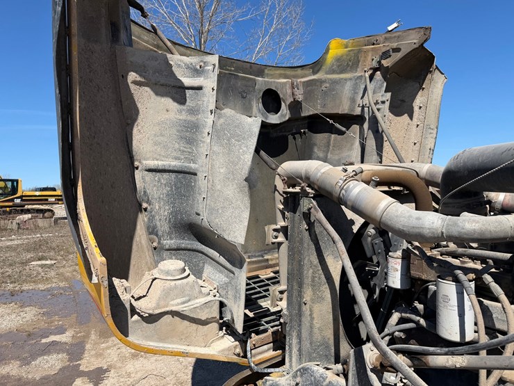 1995-mack-cl713-image-44