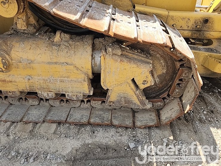 2006-caterpillar-d5n-xl-image-10