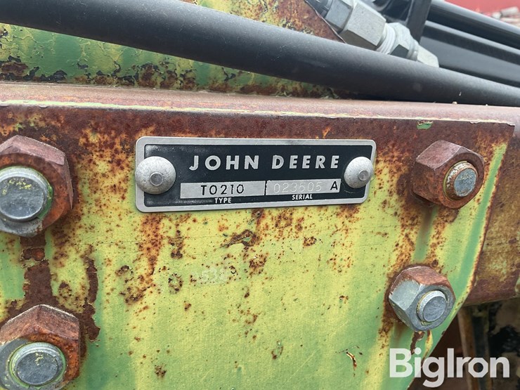 john-deere-210-image-17