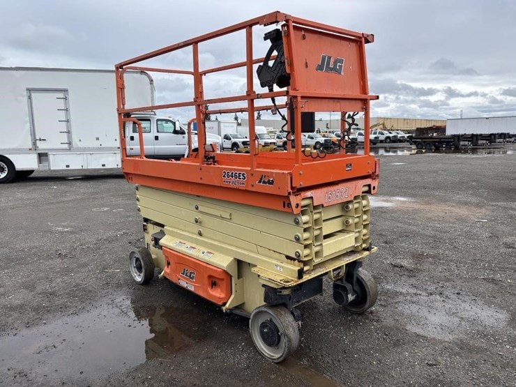 2015-jlg-2646es-image-2