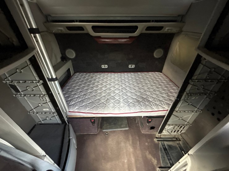 2009-volvo-10-image-64