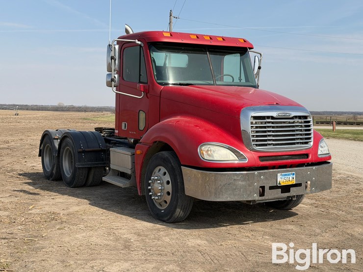 2006-freightliner-columbia-120-image-3
