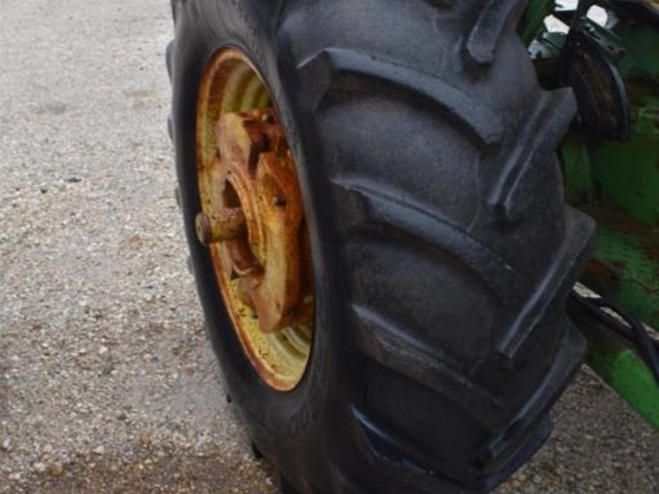 john-deere-2440-image-5