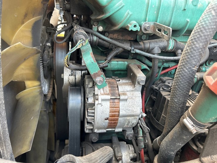 2009-volvo-10-image-46