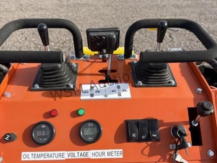 2026-sdl-36c-stand-up-skid-steer-image-11