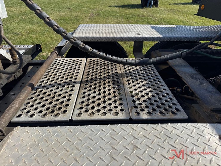 2017-kenworth-t880-image-15