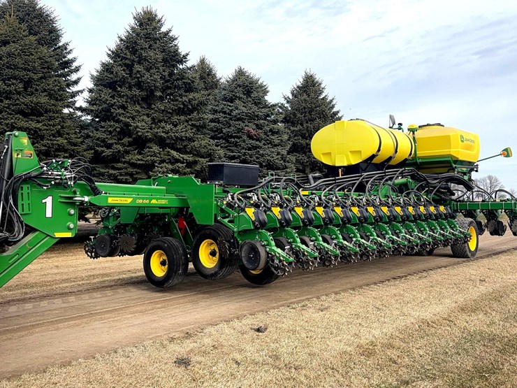 2024-john-deere-db66-image-1