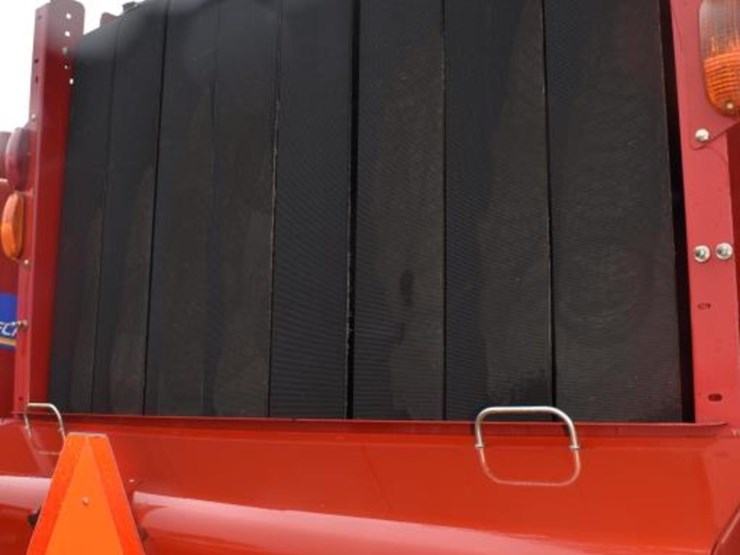 new-holland-roll-belt-560-image-12