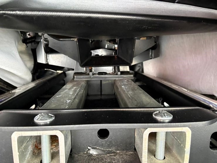 2004-gmc-sierra-2500-image-21