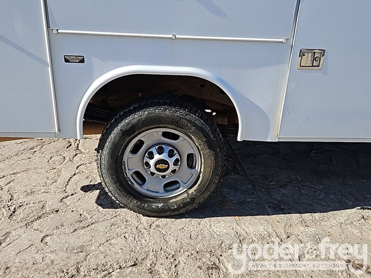 2022-chevrolet-2500hd-image-8