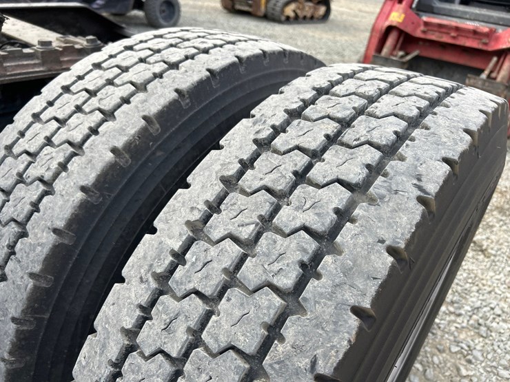 2009-volvo-10-image-76