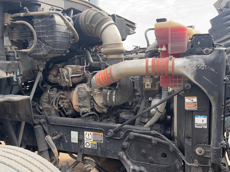 2015-peterbilt-579-image-17