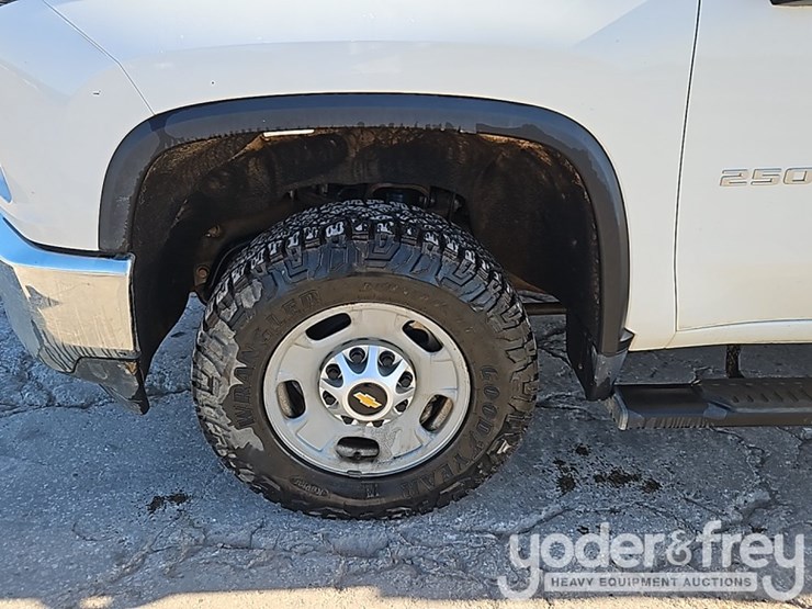 2022-chevrolet-2500hd-image-11