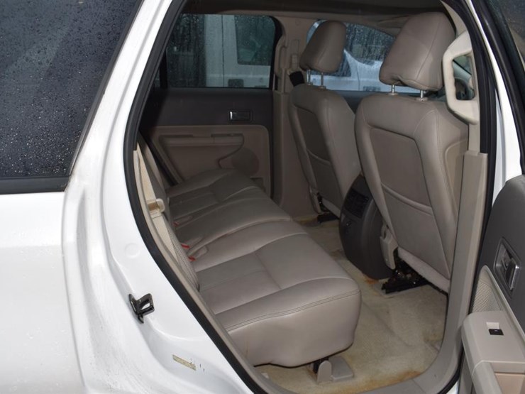 2010-ford-edge-image-8