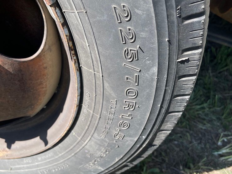 2001-chevrolet-3500-image-7