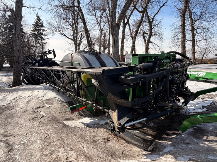 sprayer-boom-and-tank-image-1