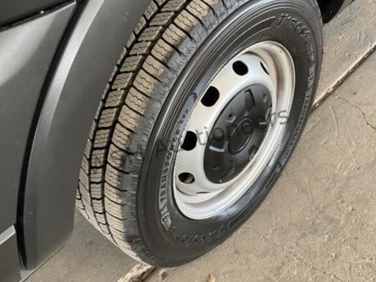 2019-ford-transit-image-8