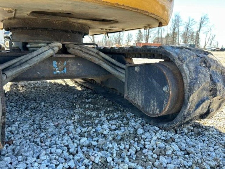 2019-deere-17g-image-33