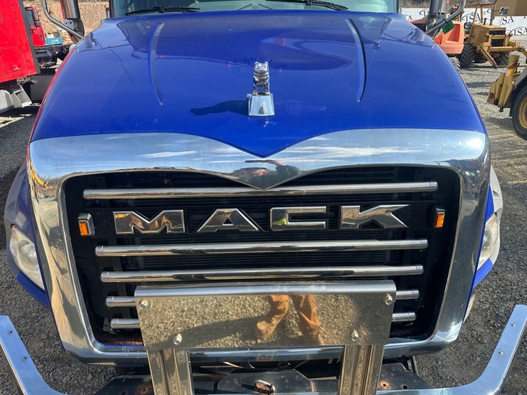 2019-massey-ferguson-8-image-15