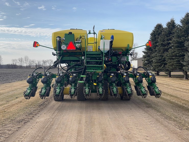 2024-john-deere-db66-image-4