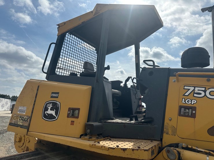 2006-deere-750j-lgp-image-12