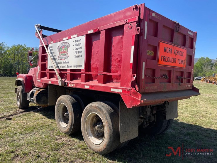 1984-mack-rd686s-image-4