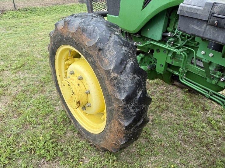 2015-john-deere-5075e-image-9